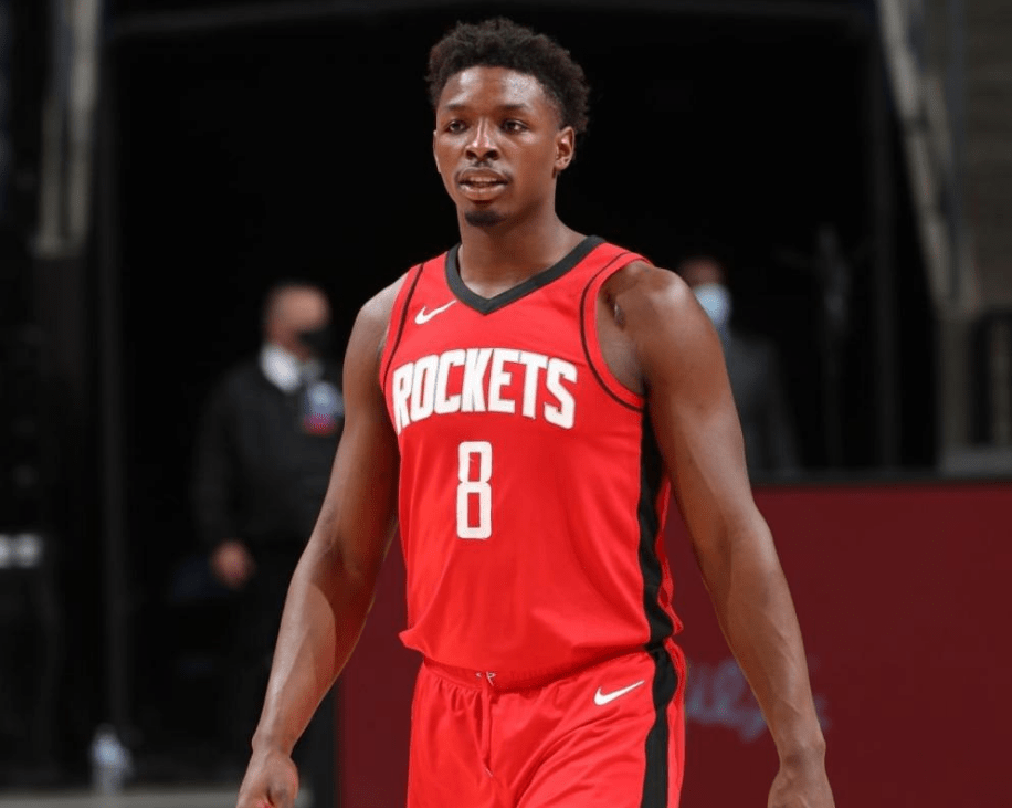 包含今晚葡超传出新动向，巴塞罗那远射贴柱，管理层表态——管理层满意，球队文化再被提及的词条